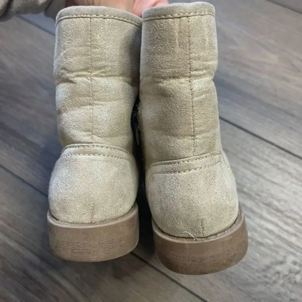 Maggie & Zoe Girls Gold Lace Up Faux Fur Lined Fold Over Boots Toddler Size‎ 11